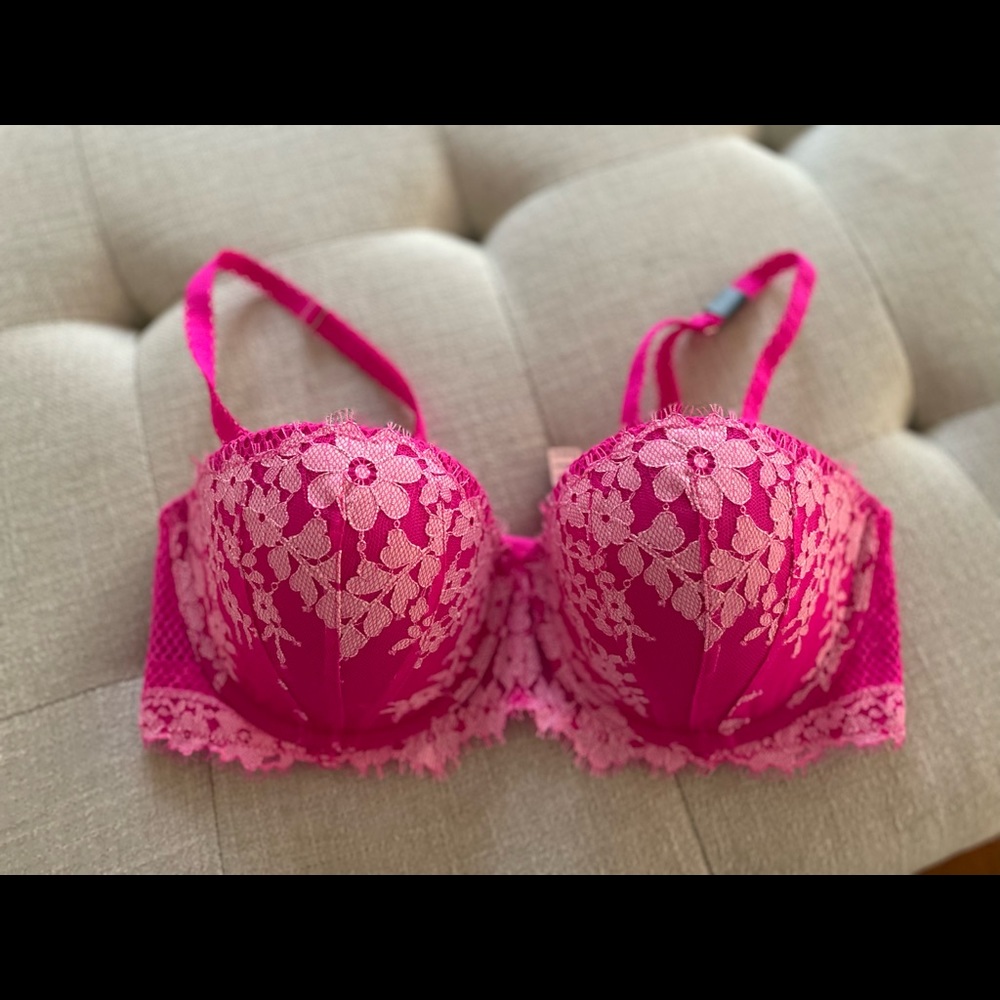 Gorgeous BRAND NEW Lace Victoria Secret Dream Angel Bra Size 36C